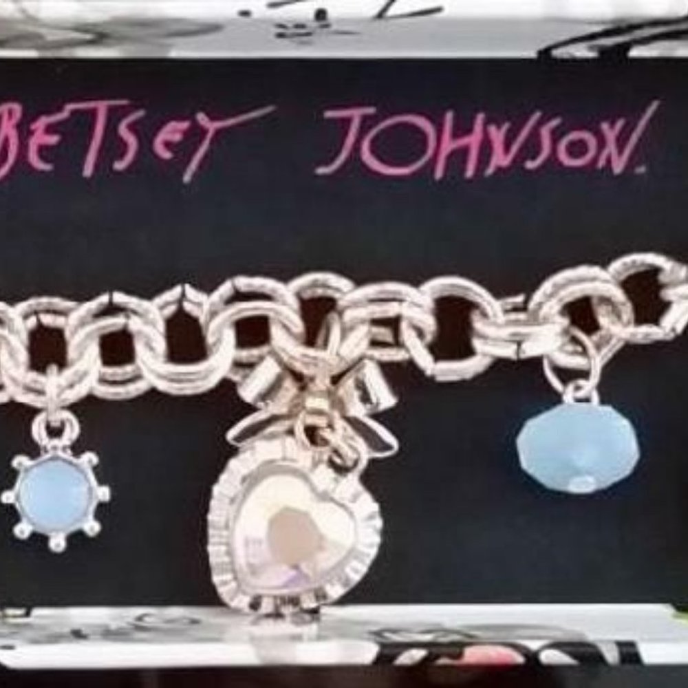 BETSEY JOHNSON Beaded B13275 Charm Toggle Bracelet
